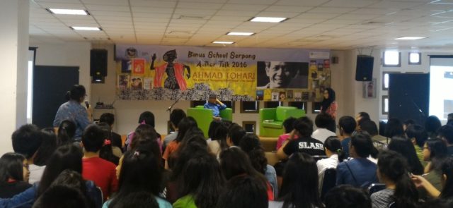 BINUS SCHOOL Serpong-Author Talk with Ahmad Tohari 3